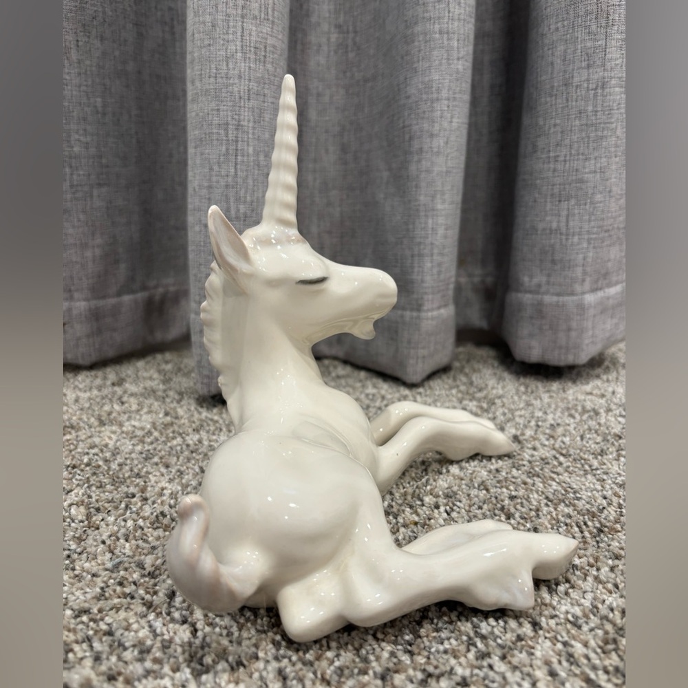 Vintage Mid-Century Modern unicorn figurine by Freeman McFarlin Pottery. - Picture 5 of 12